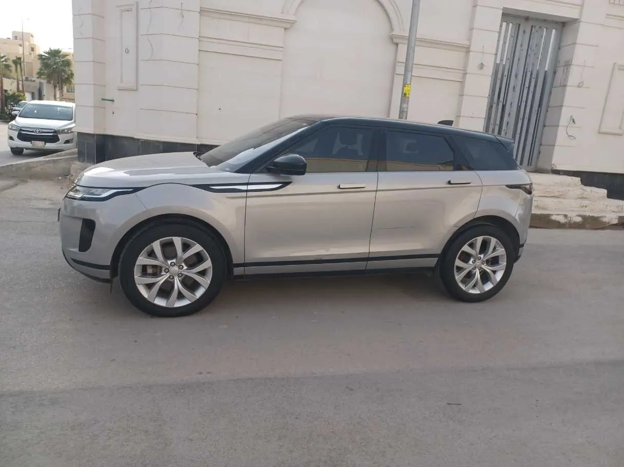 Car image 8