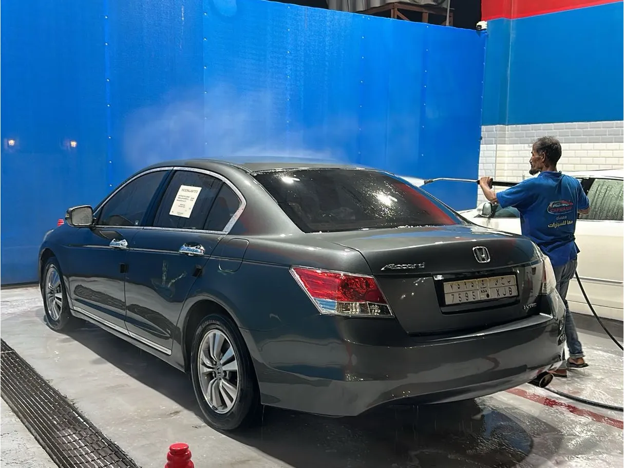 Car image 3