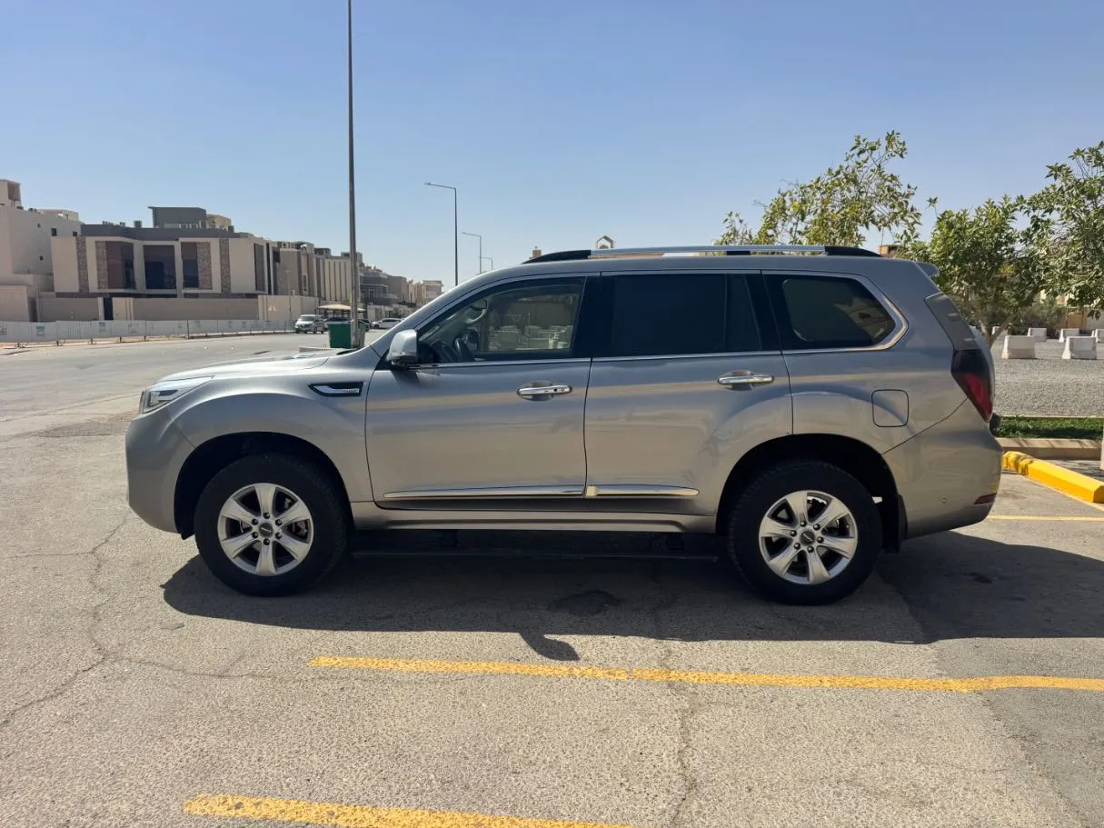 Car image 8