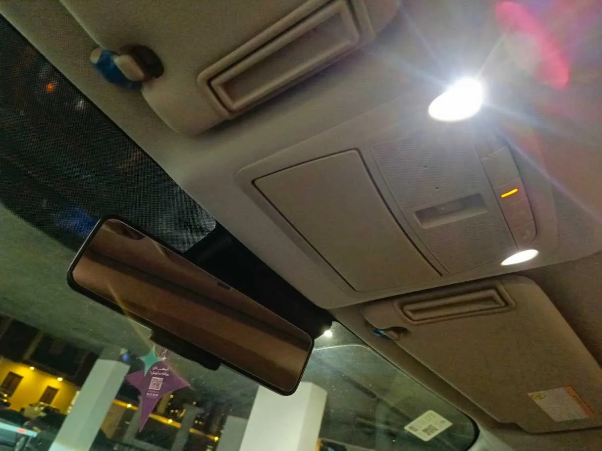 Car image 28