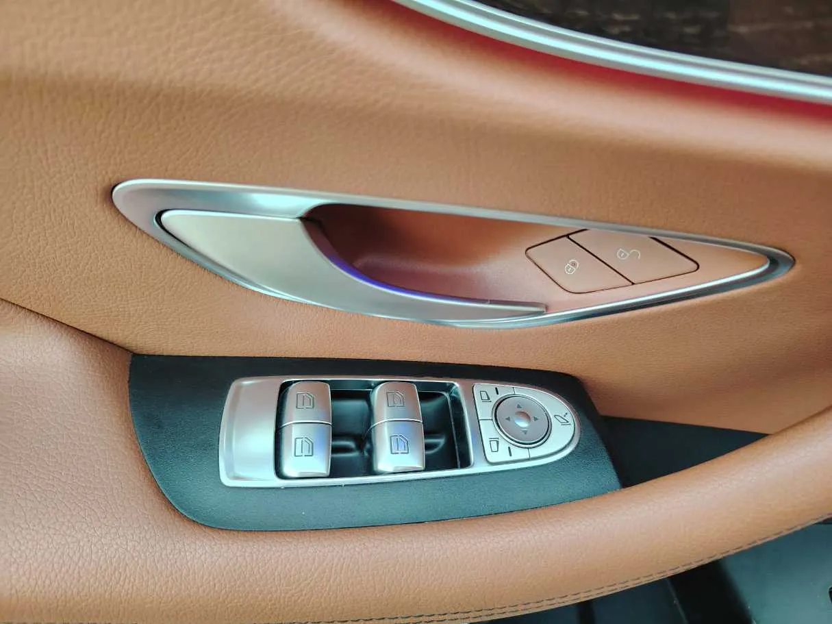 Car image 32
