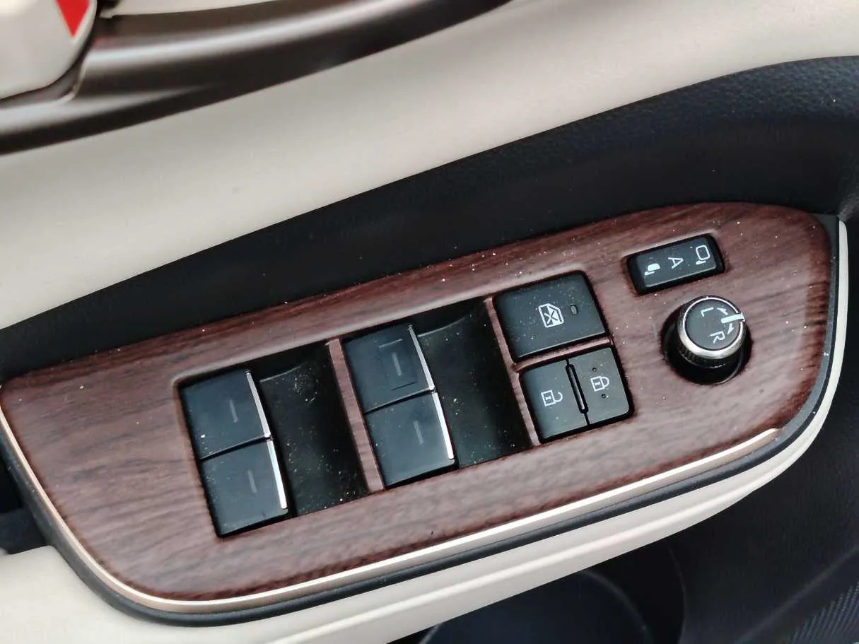 Car image 32