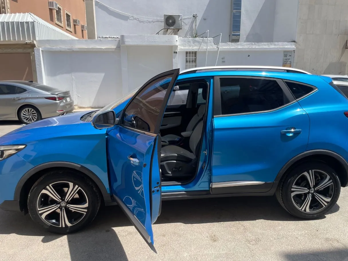 Car image 12