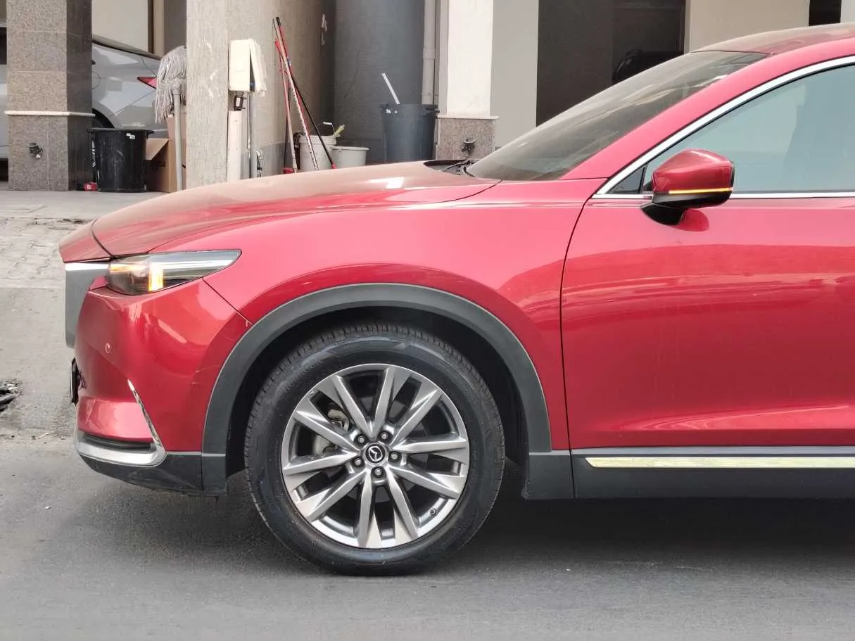 Car image 9