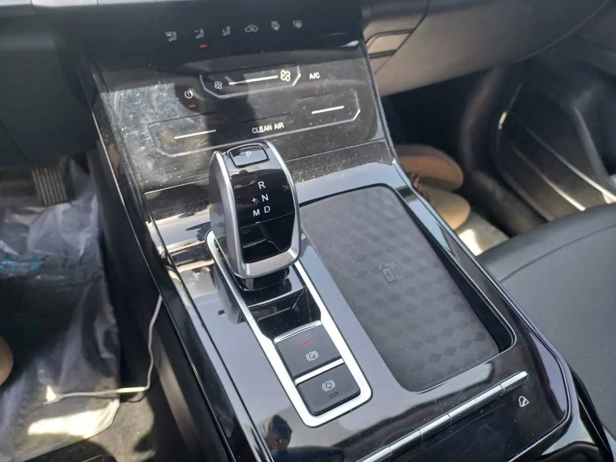 Car image 17