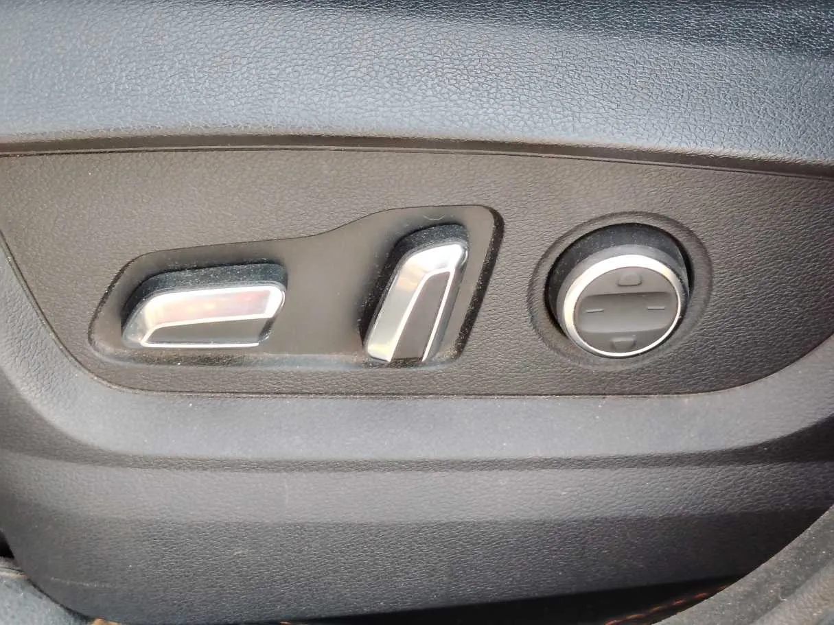 Car image 35