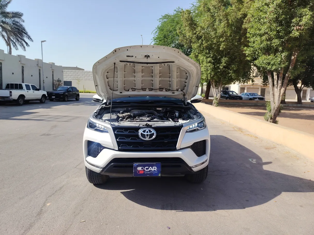 Car image 30
