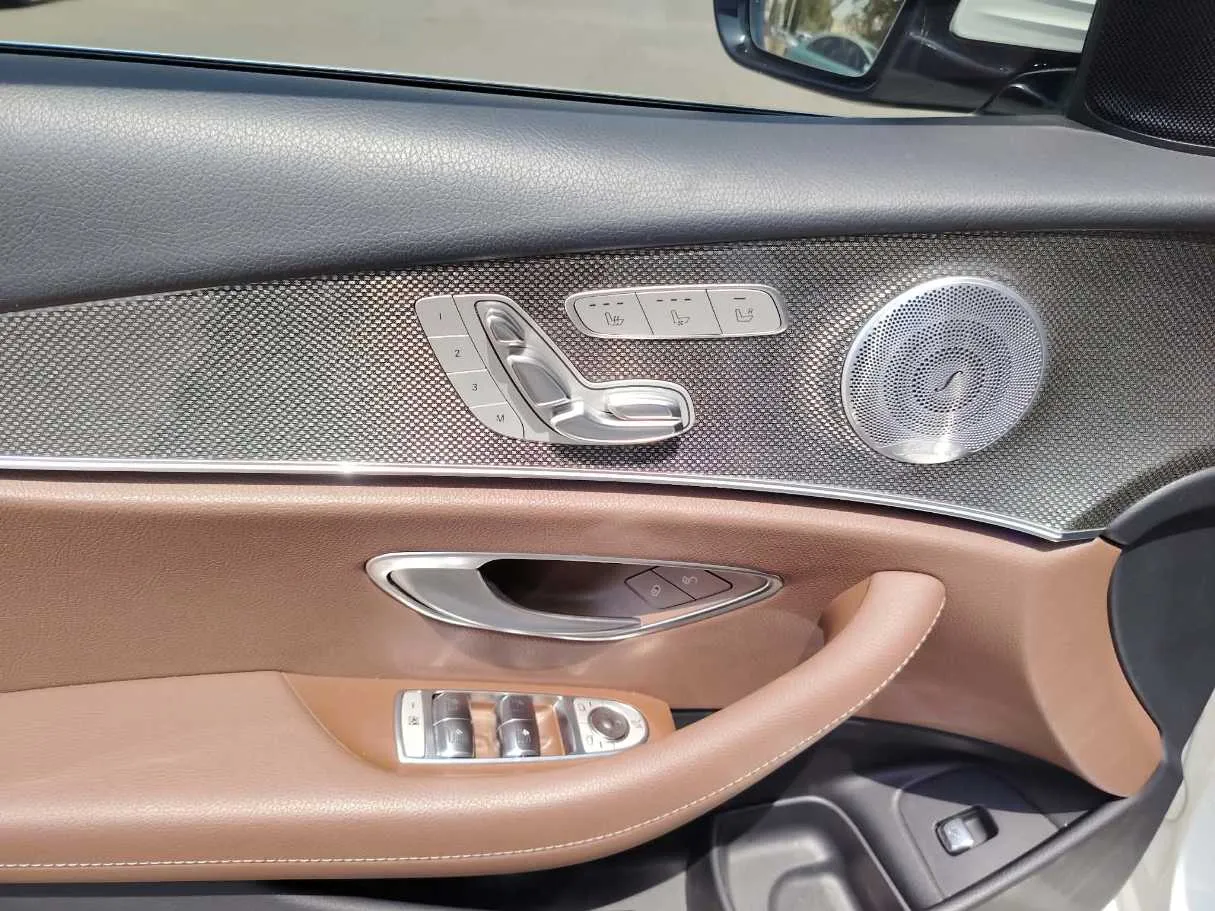 Car image 37