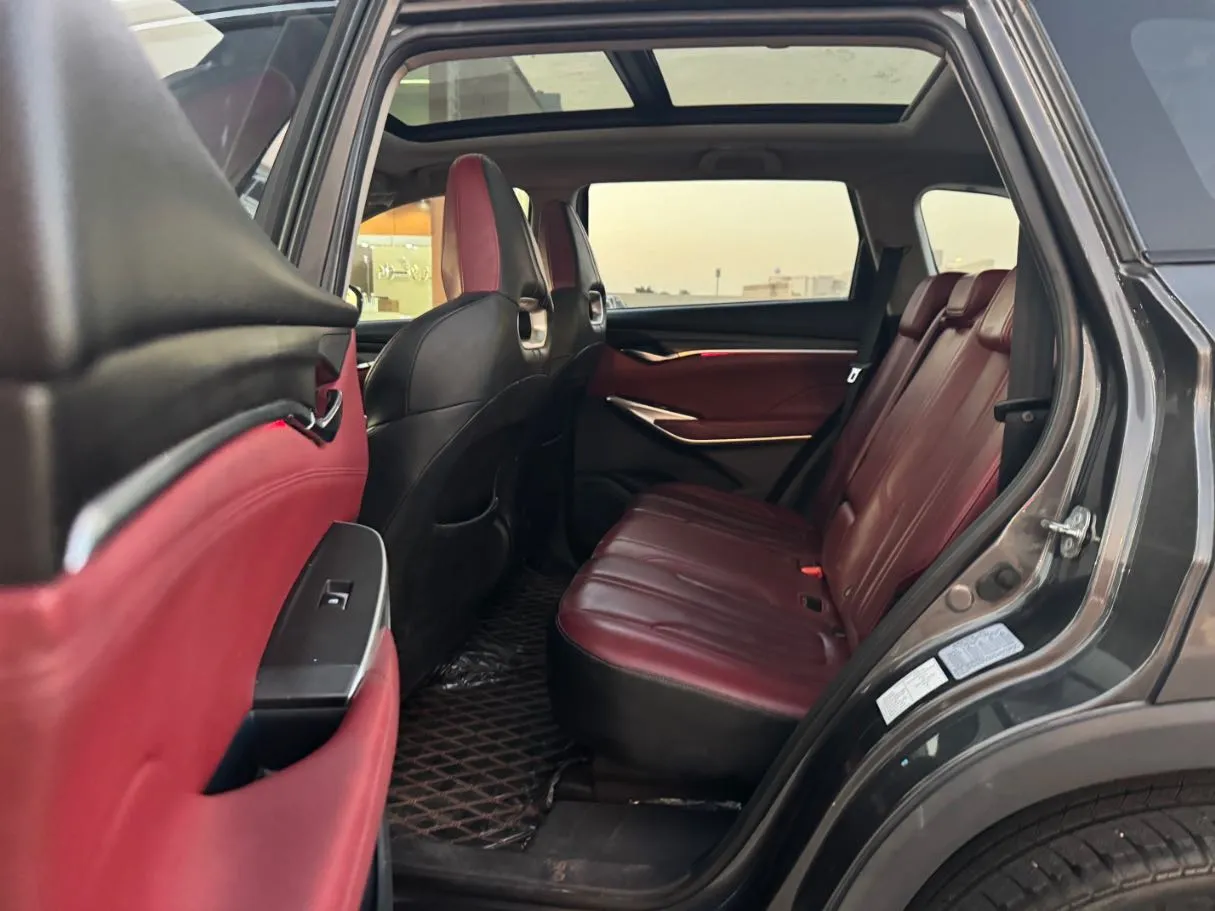 Car image 13