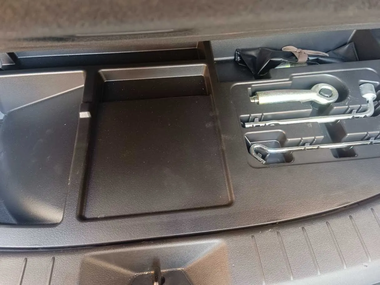 Car image 34