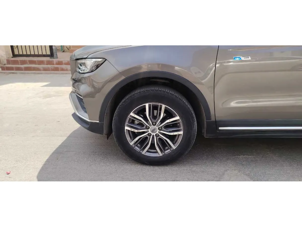 Car image 10