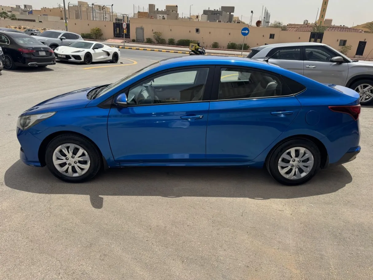 Car image 8
