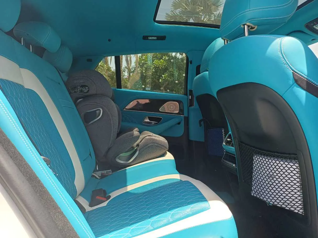Car image 13
