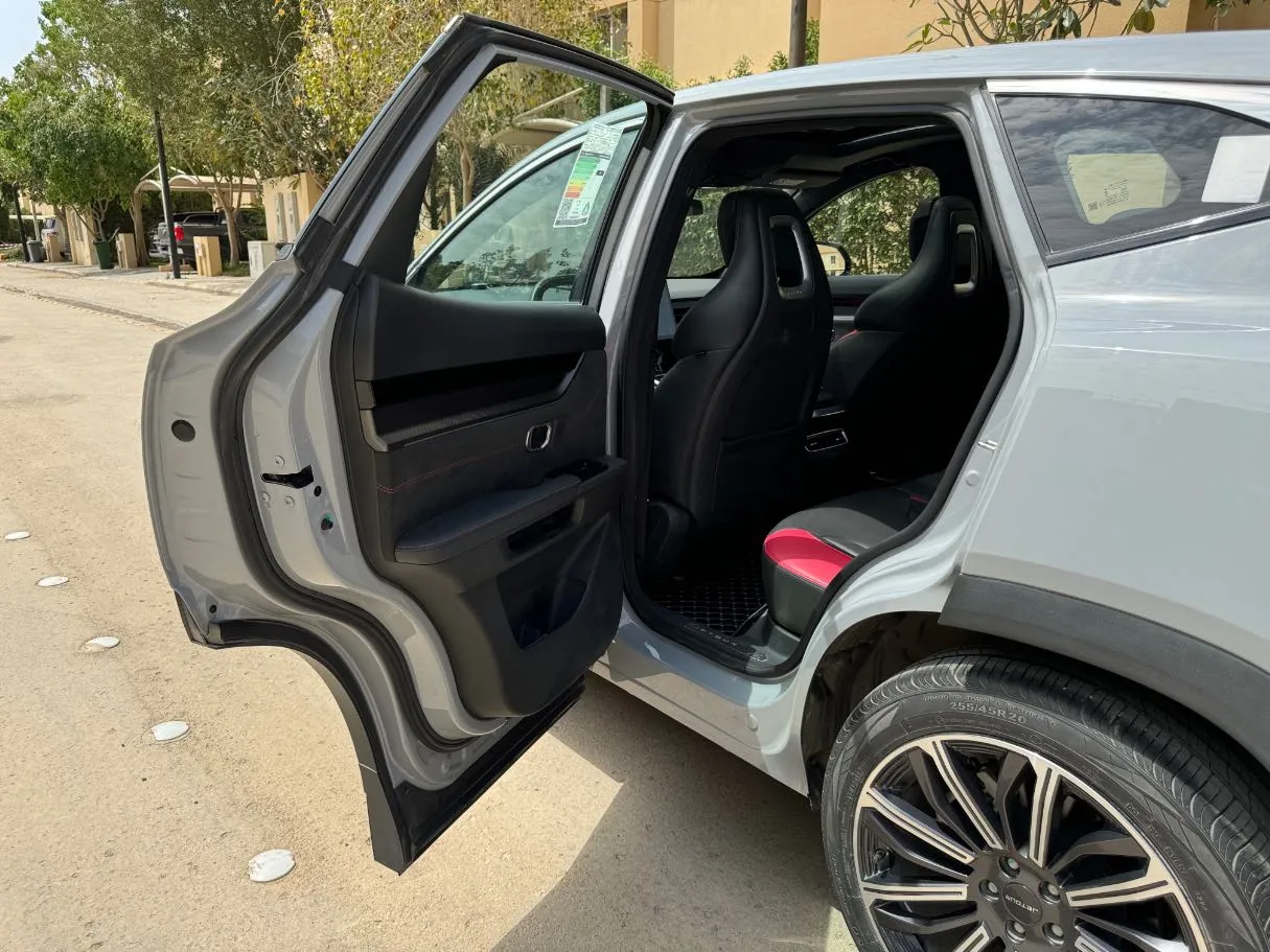 Car image 13