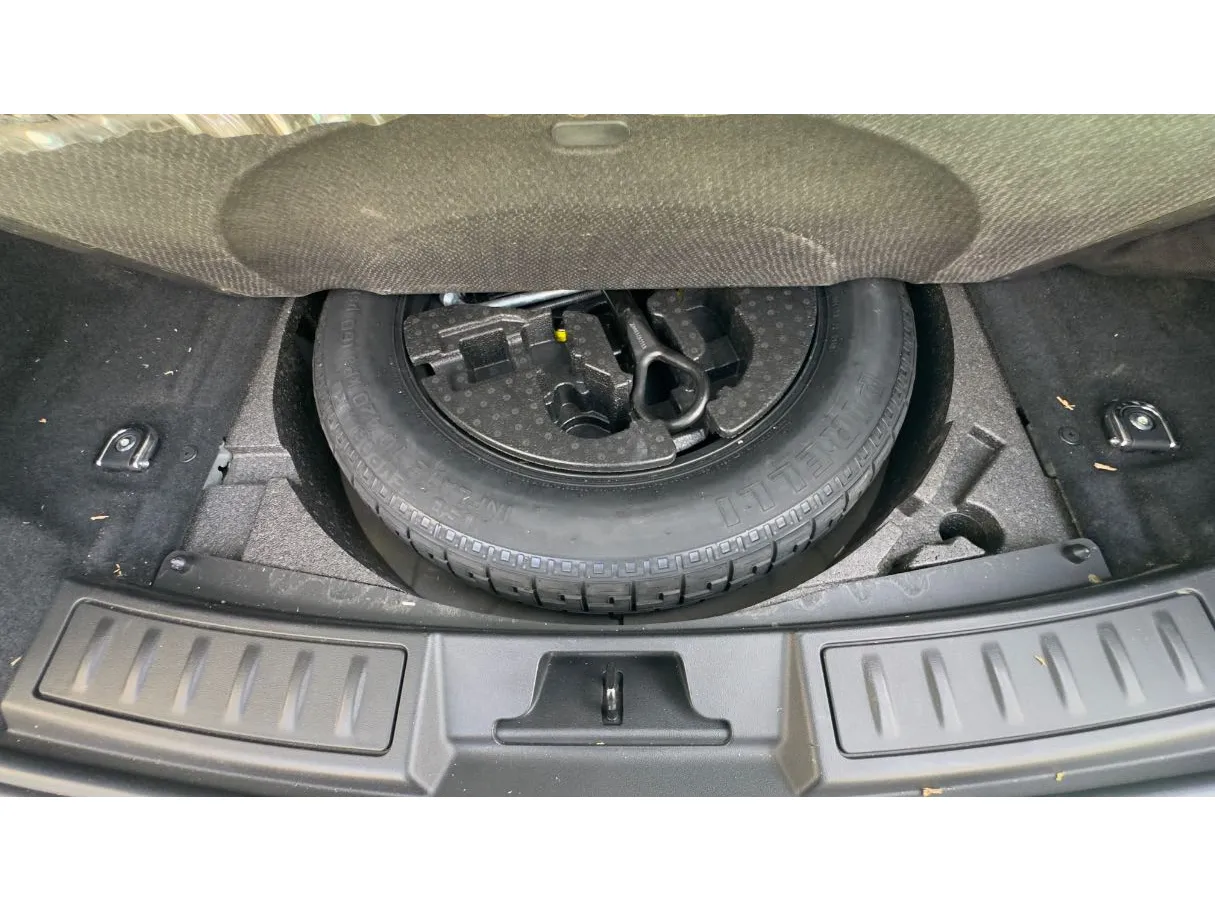 Car image 25