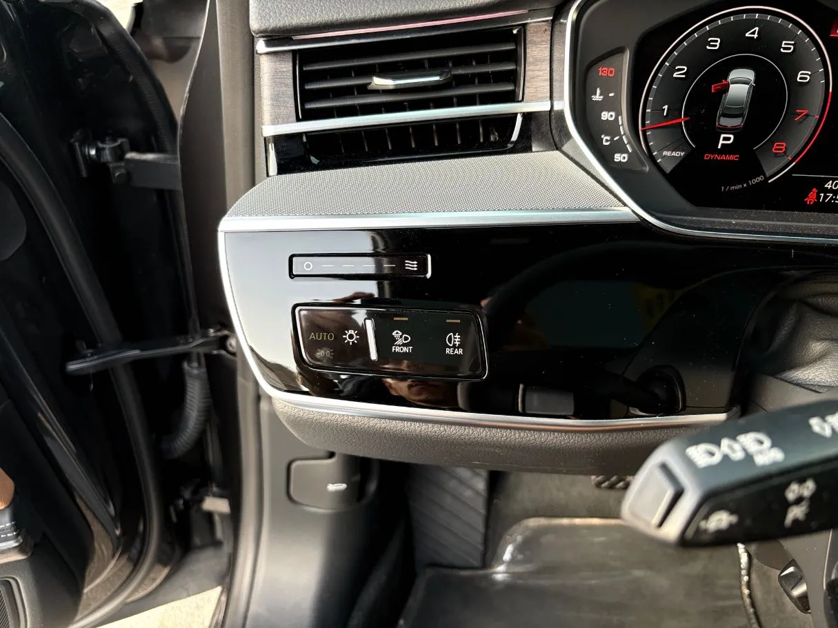 Car image 29