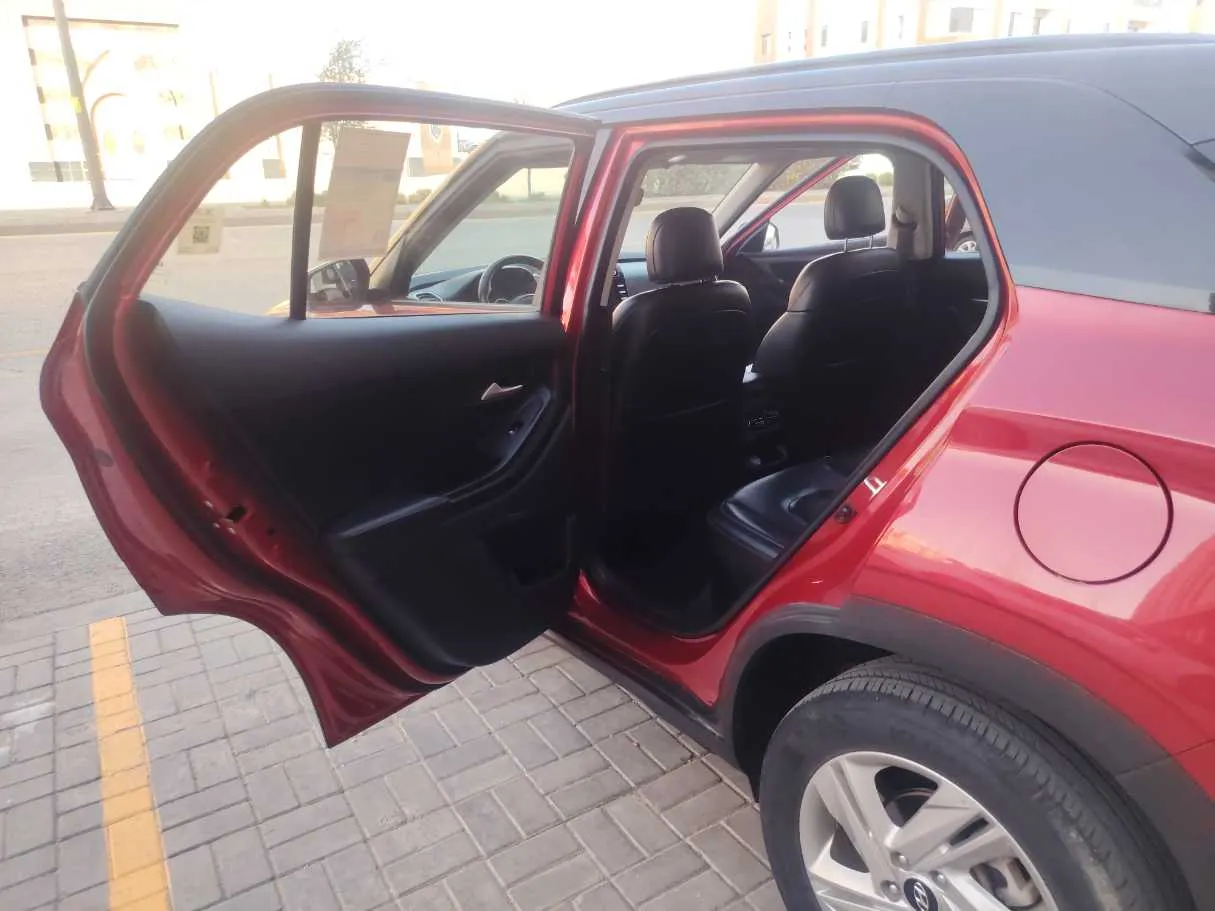 Car image 14