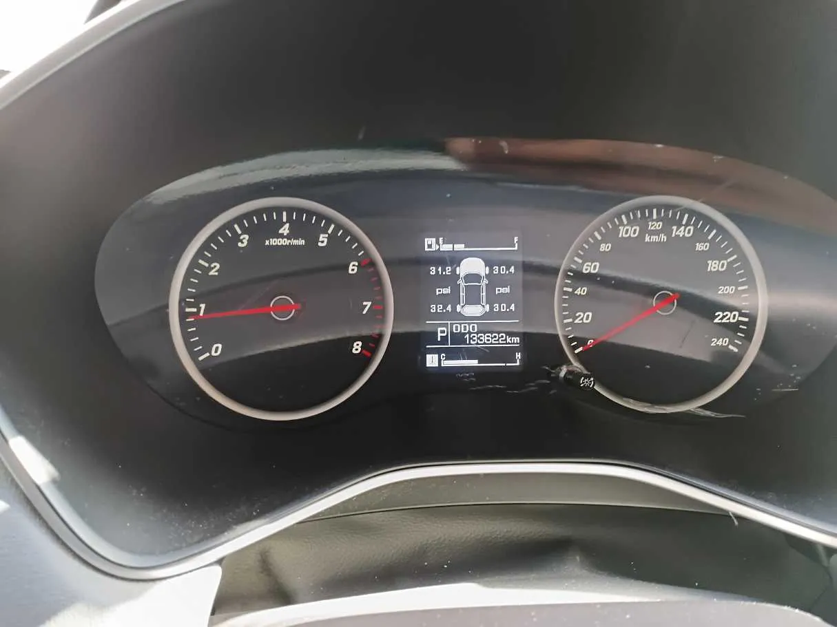 Car image 14