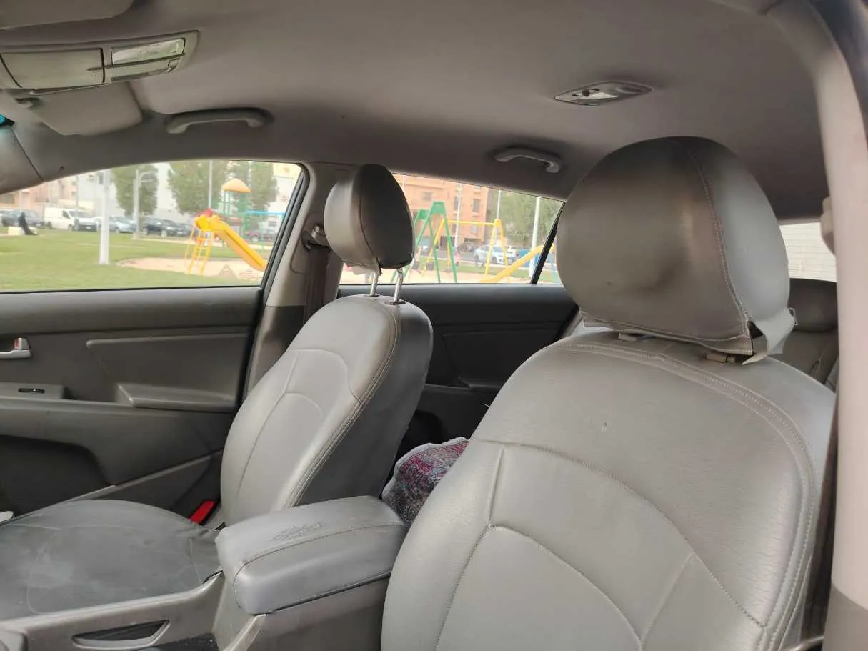 Car image 15