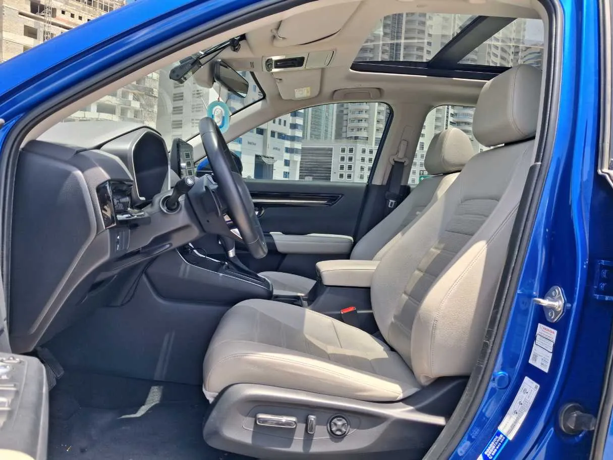 Car image 12