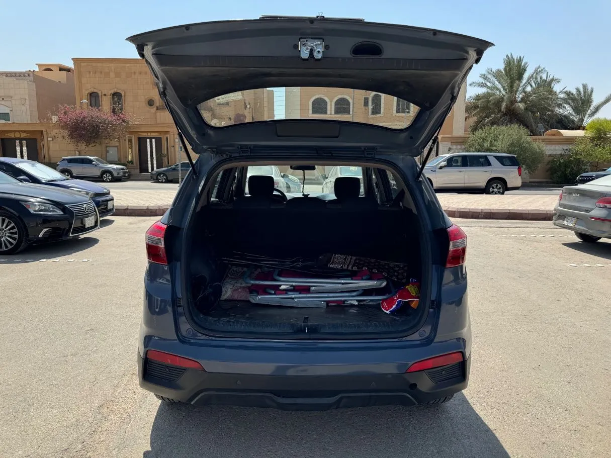 Car image 19