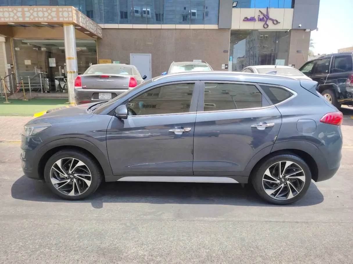 Car image 8