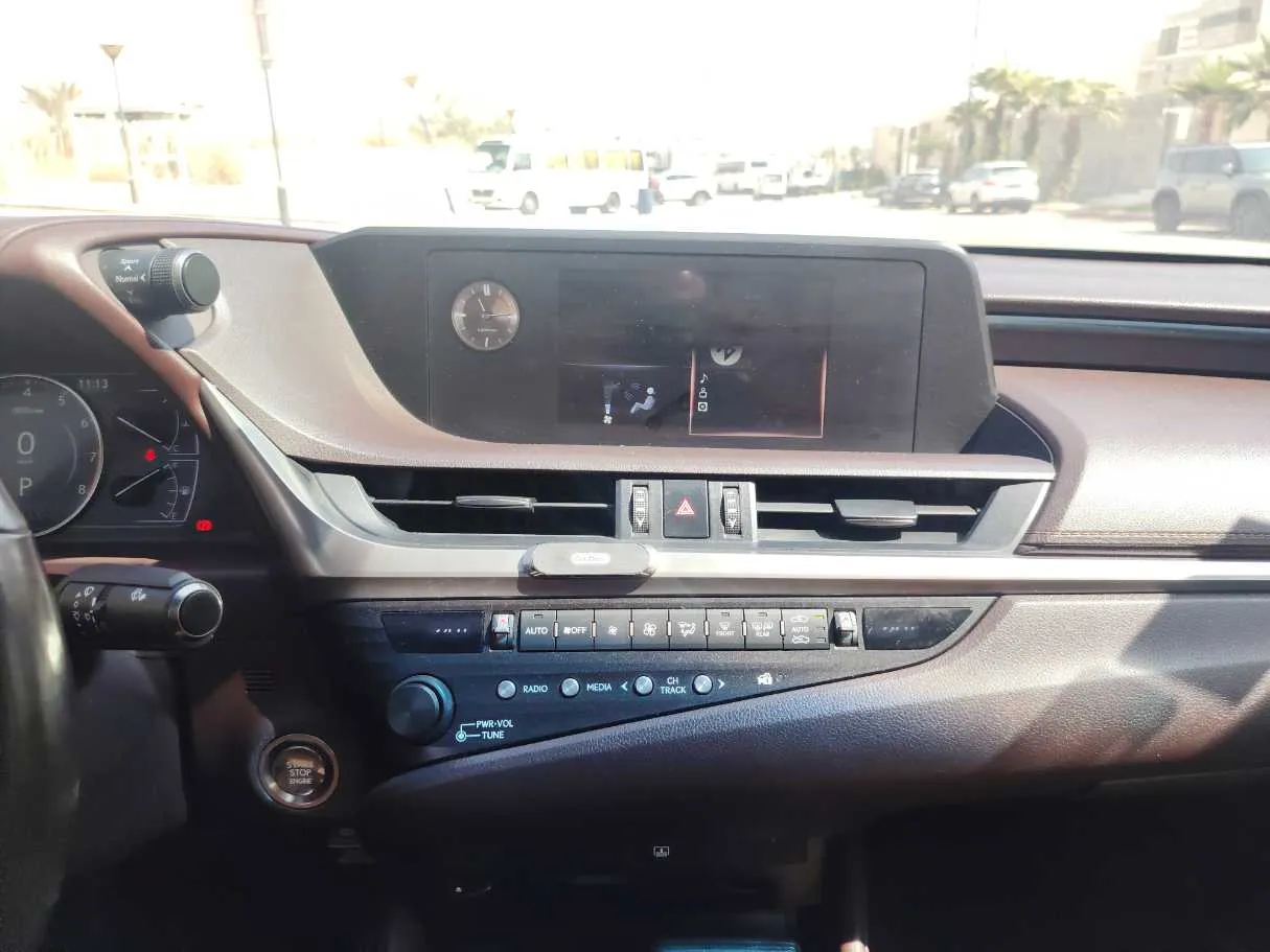 Car image 22