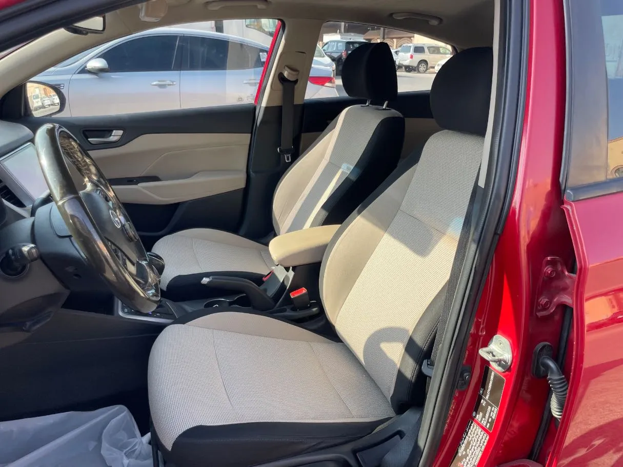 Car image 13