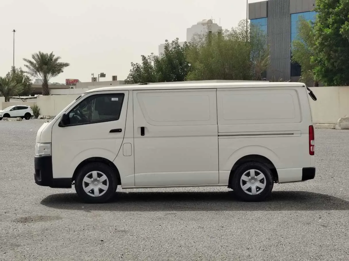 Car image 8