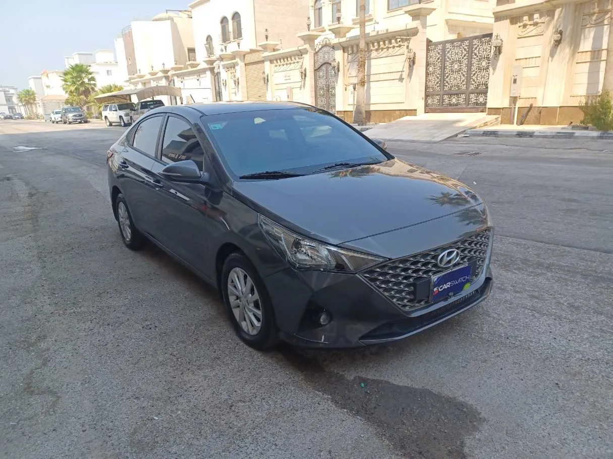 Car image 3
