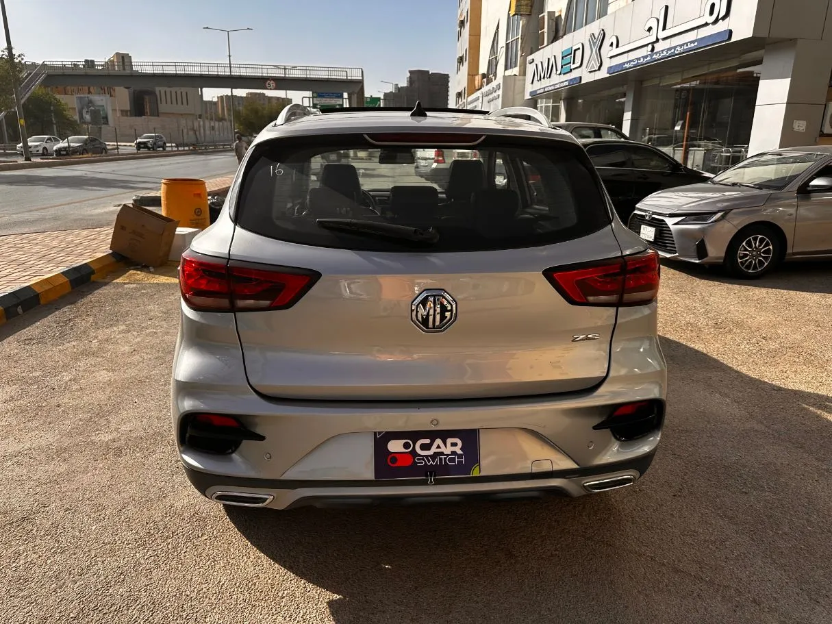 Car image 6