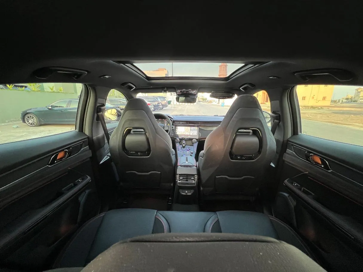 Car image 16
