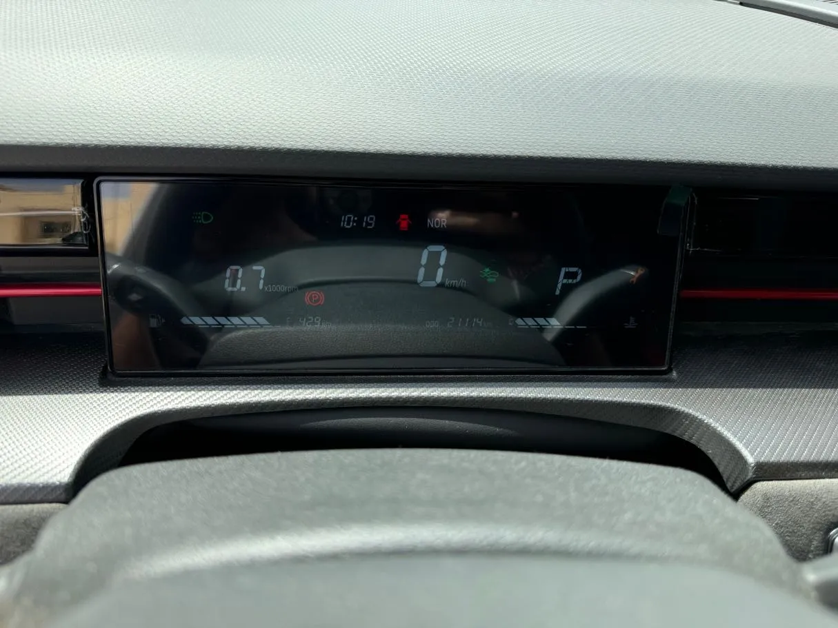 Car image 18