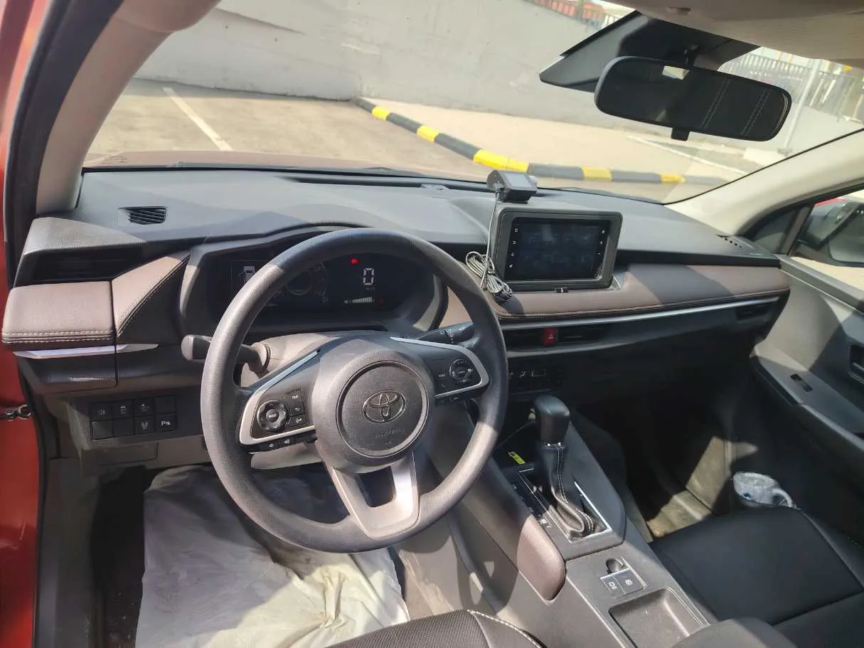 Car image 13