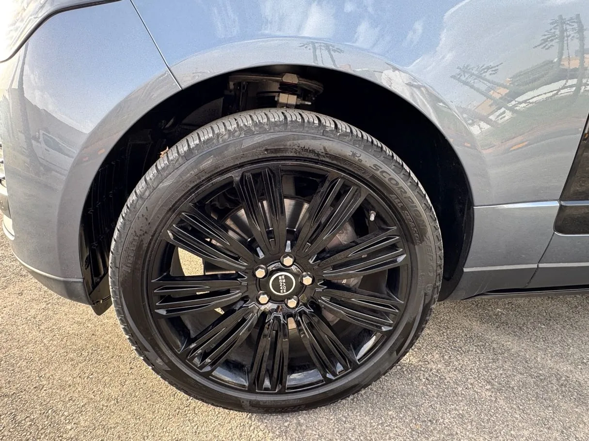 Car image 9