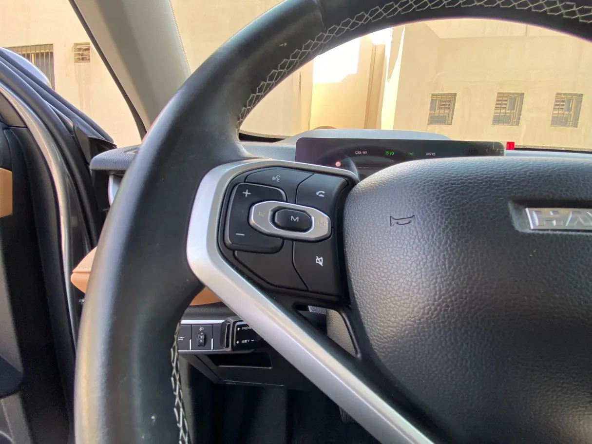 Car image 24