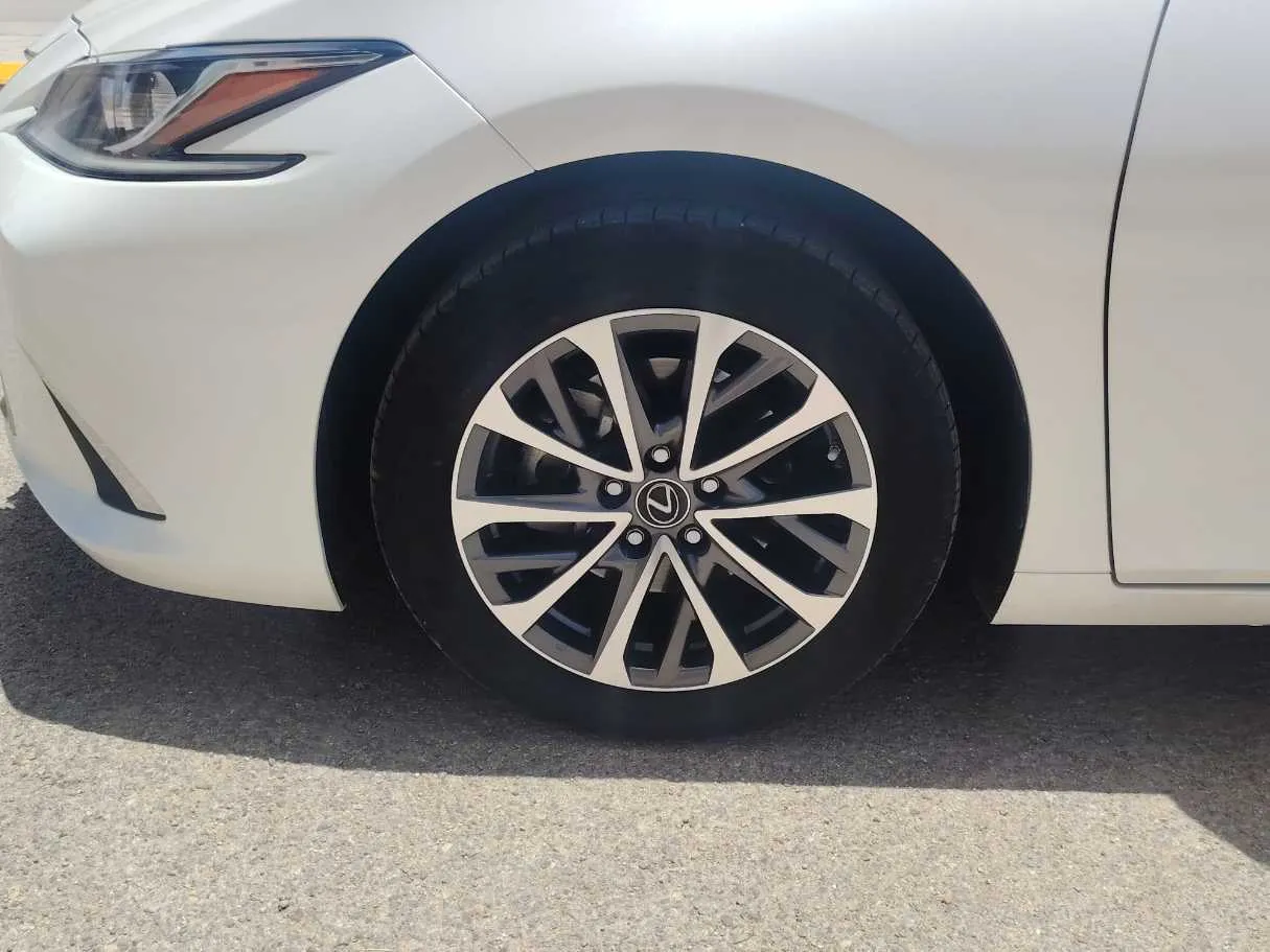 Car image 10