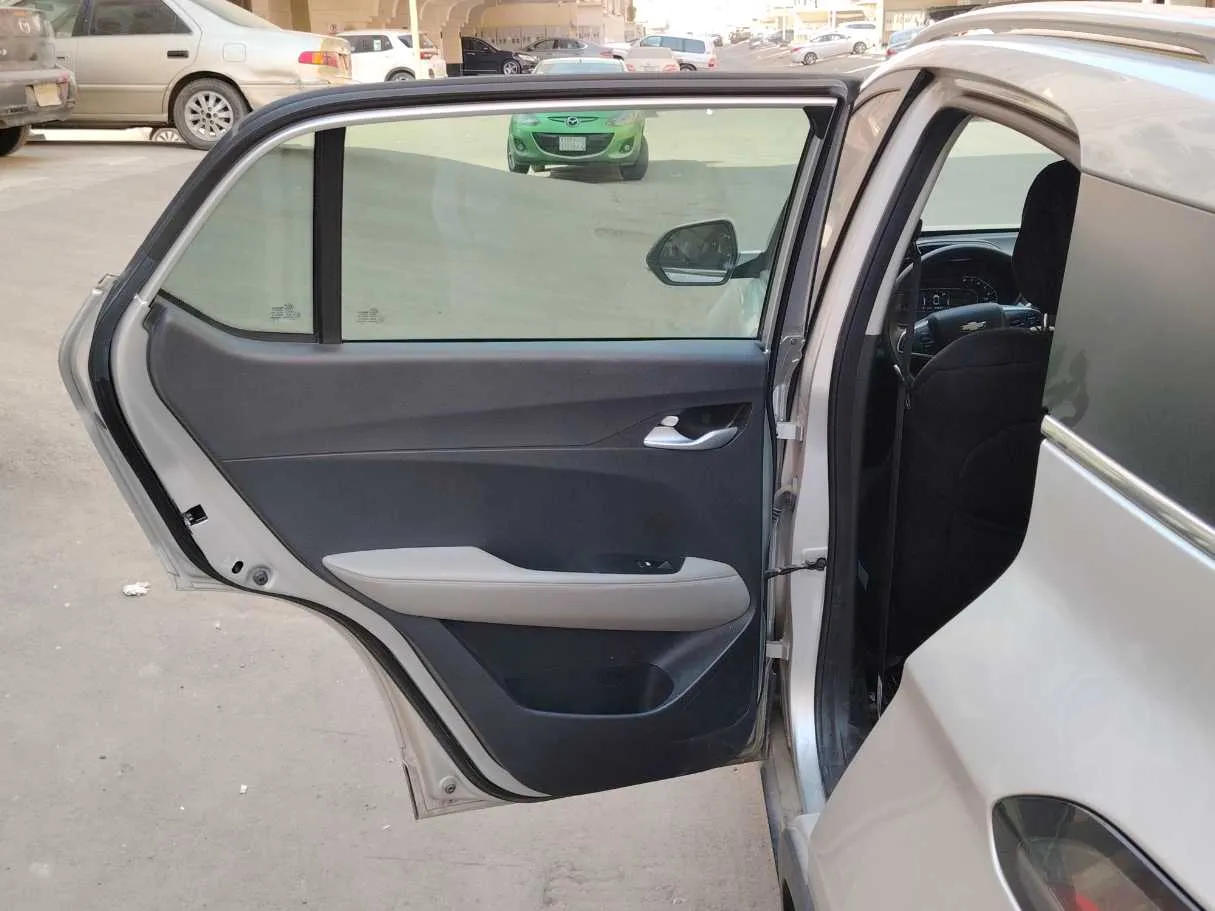 Car image 14