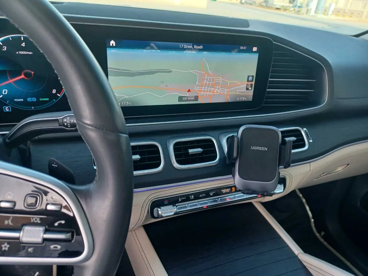 Car image 18