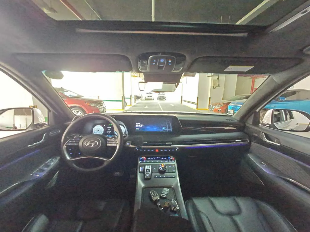 Car image 15