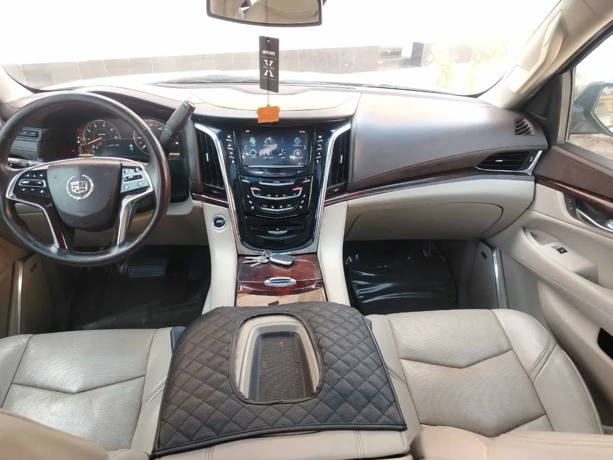 Car image 21