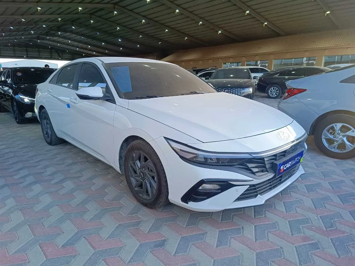 Car image 3