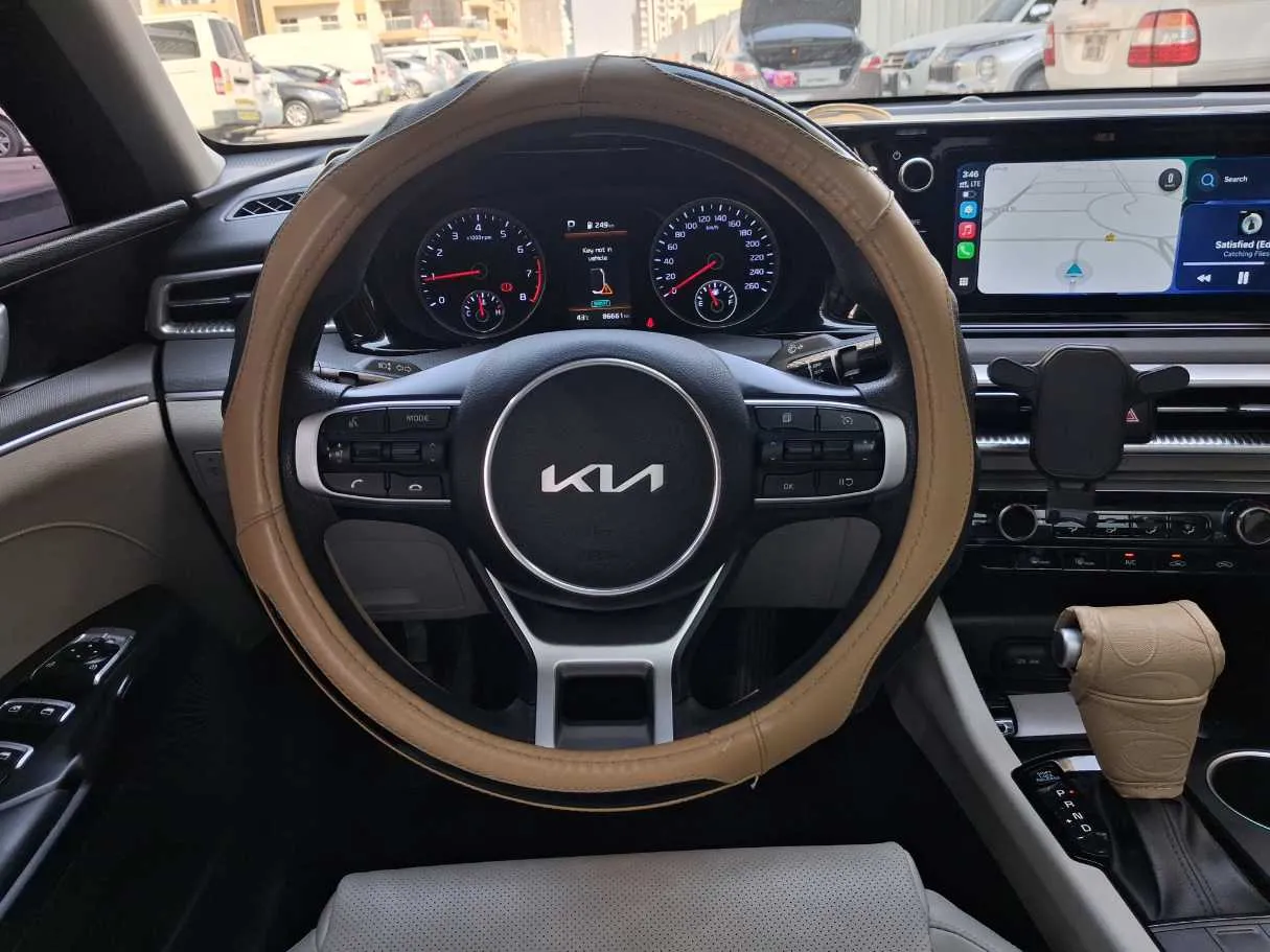 Car image 17