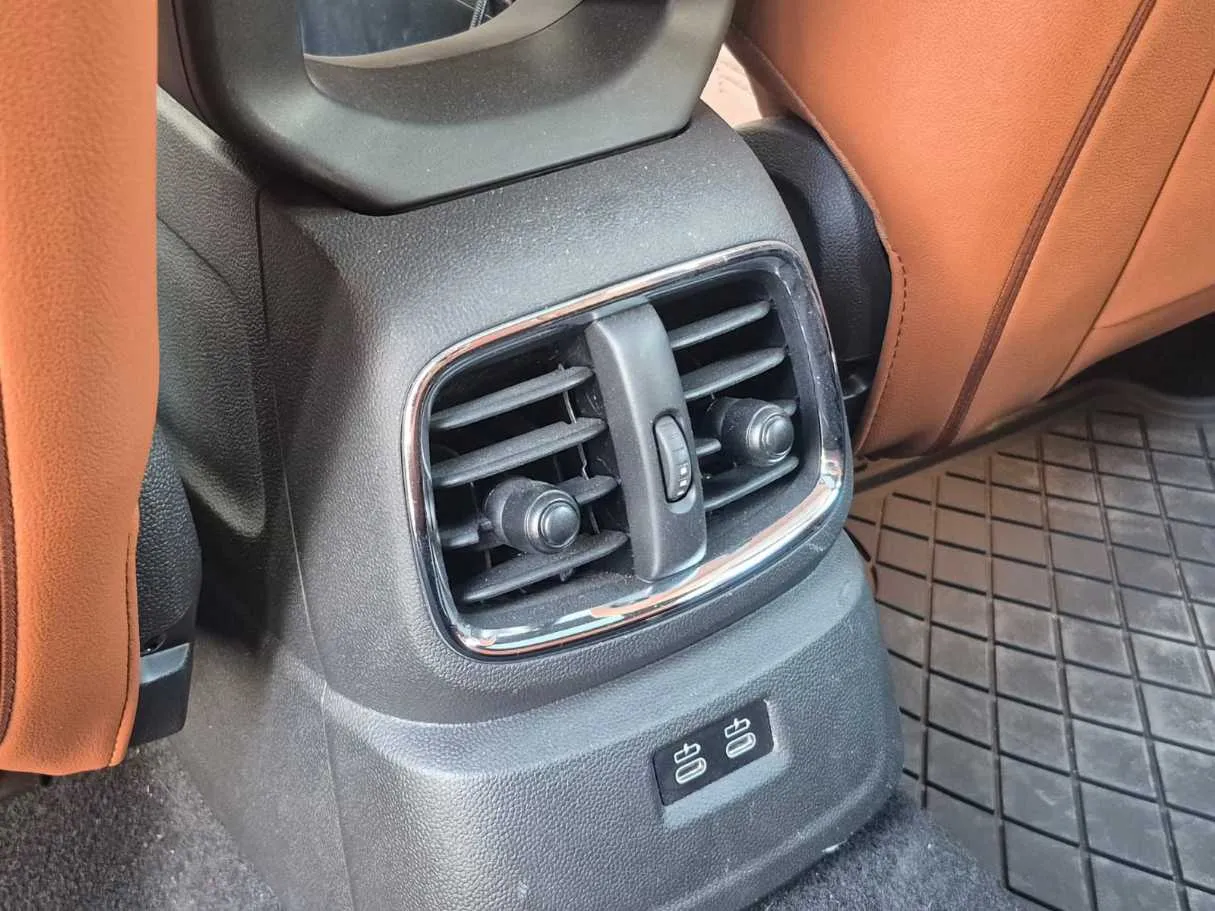 Car image 24