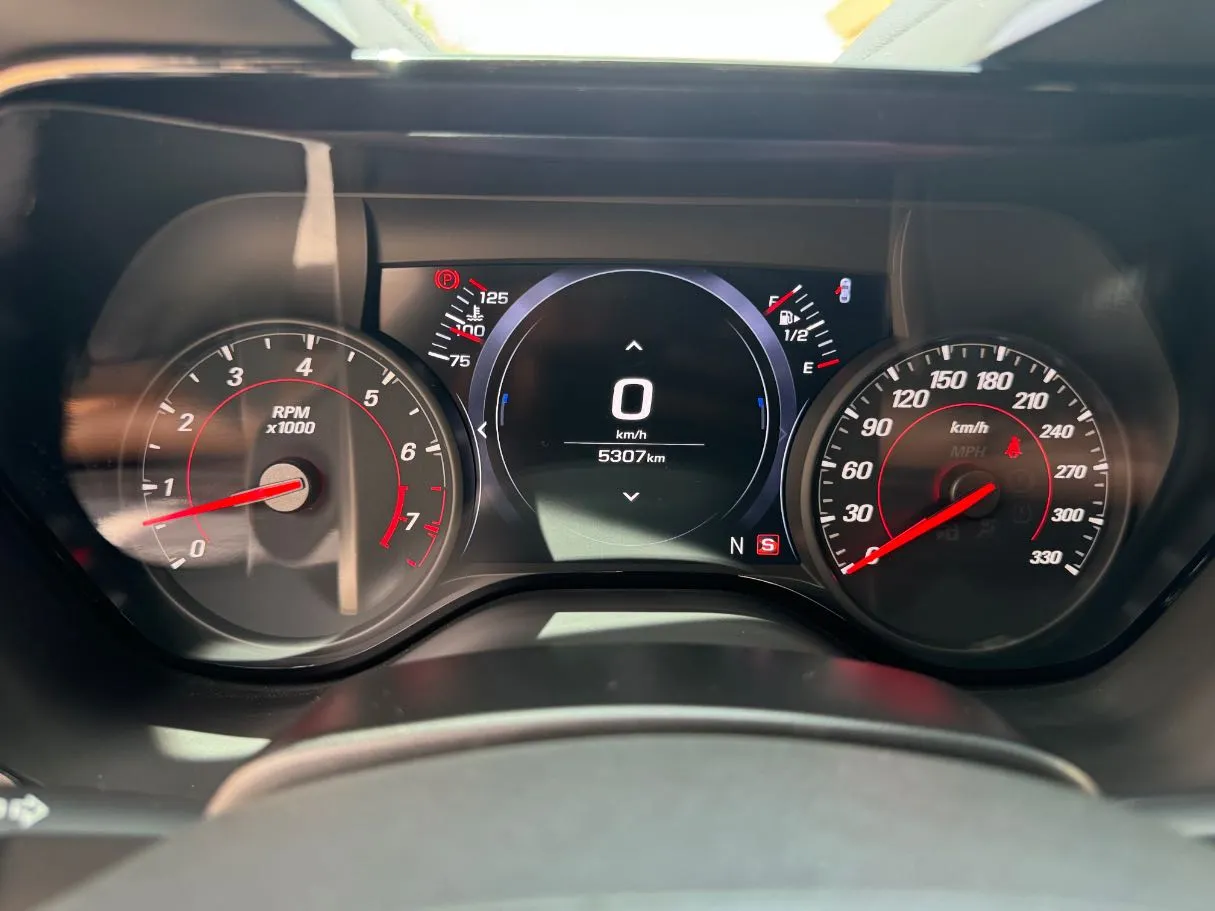 Car image 18