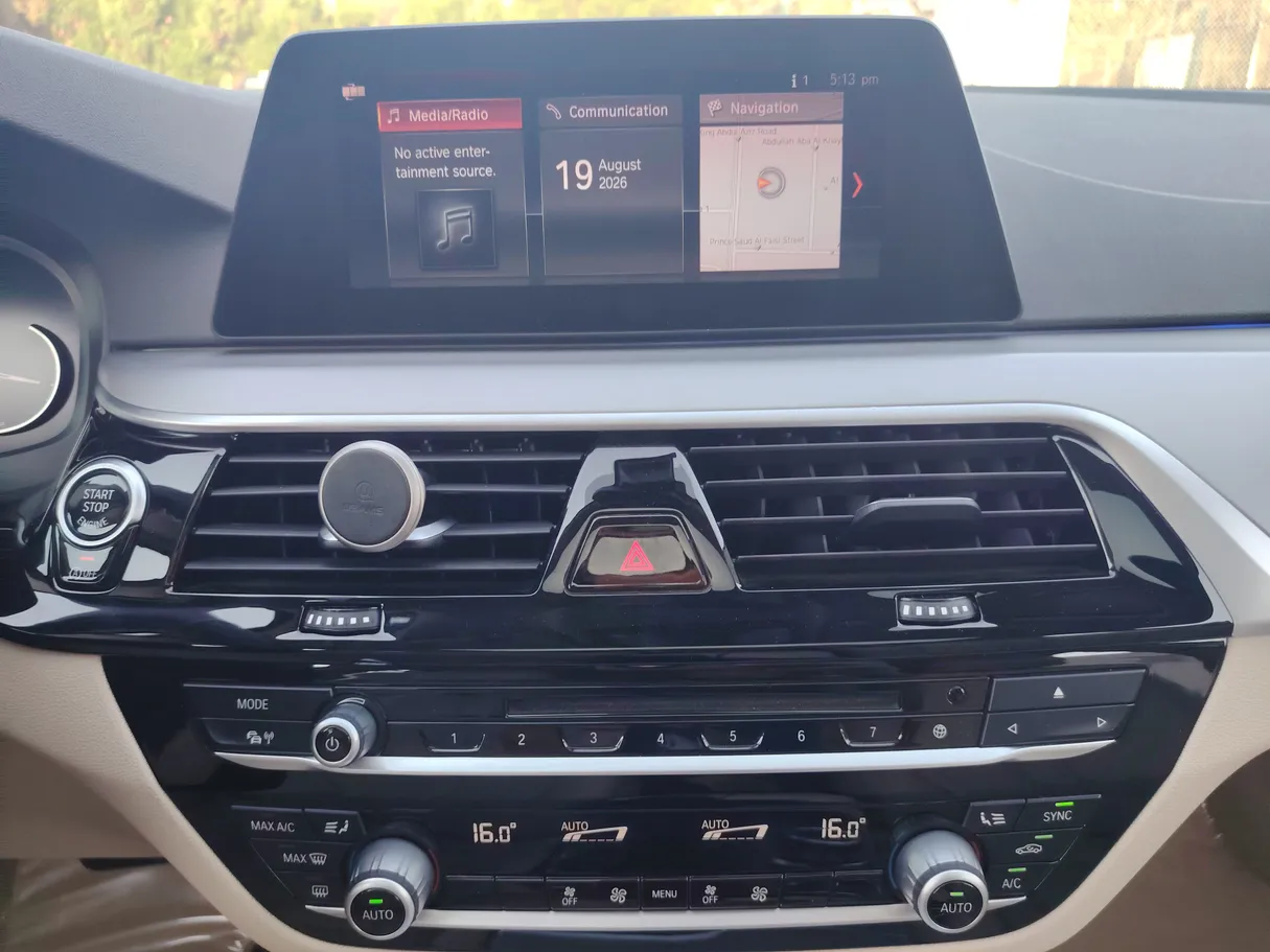 Car image 19