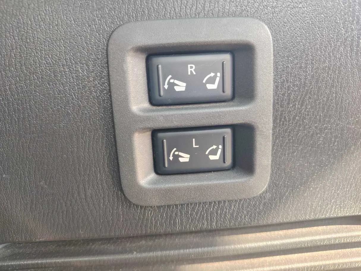 Car image 39