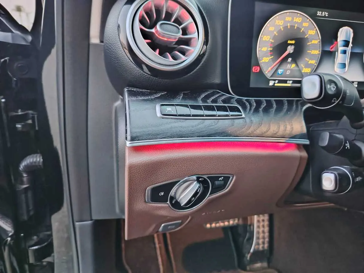 Car image 38
