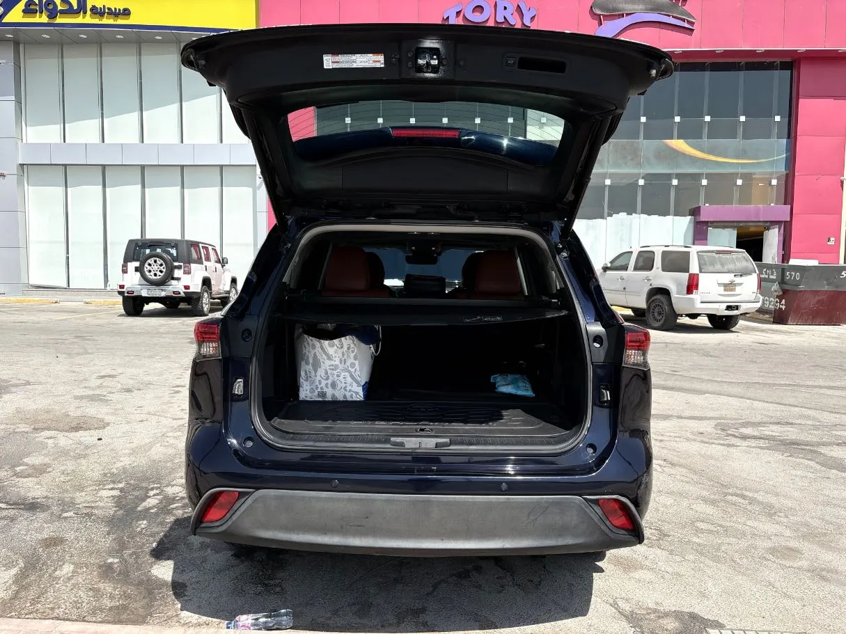 Car image 25