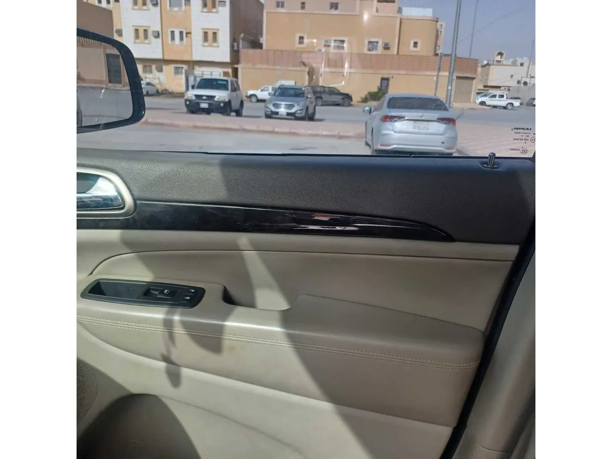 Car image 24